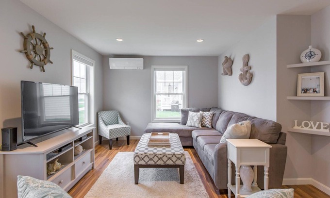 Old Orchard Beach Cottage | Entire Cottage | Pool & Hot tub | Gym & Clubhouse