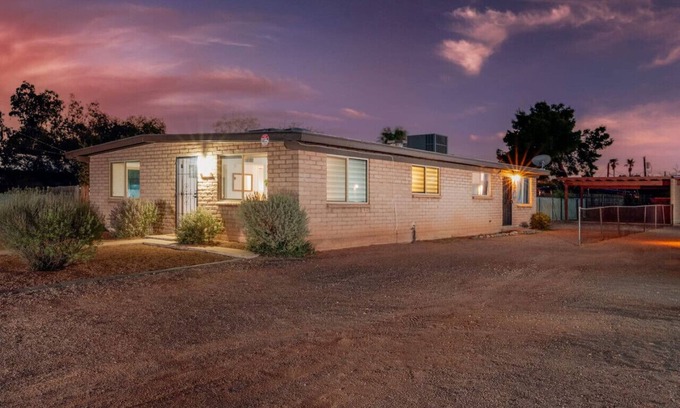 Tucson Apartment | Entire Duplex/Central/4 BR 2 BA/Cozy/Fenced