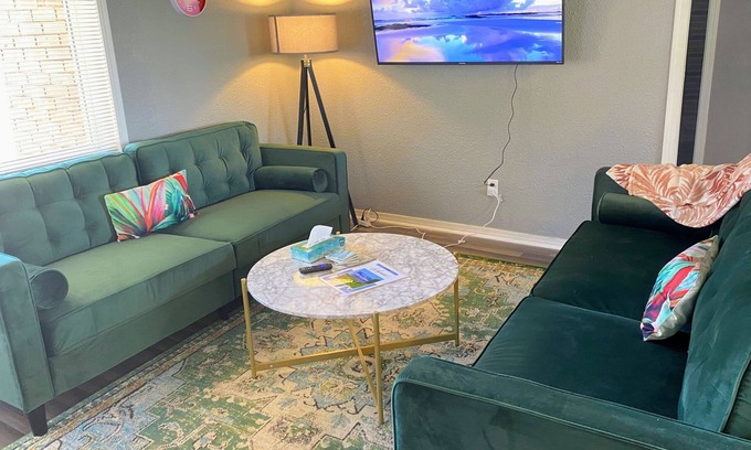 Central Oklahoma City House | Entire Gorgeous 3BR House ▶ Large ▶ Fenced Yard ▶ Pets Welcome