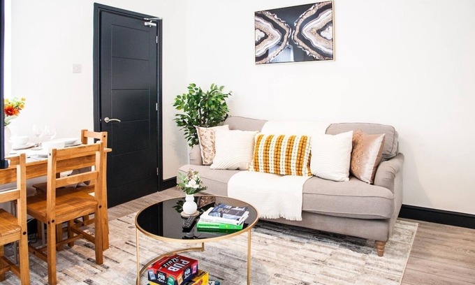 Stoke-on-Trent House | Entire home in Stoke-on-Trent.