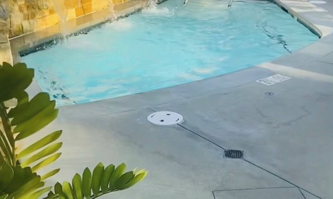 Anaheim Colony Historic District House | Entire House 6 Mins to Disneyland! Rooftop and Swimming Pool!