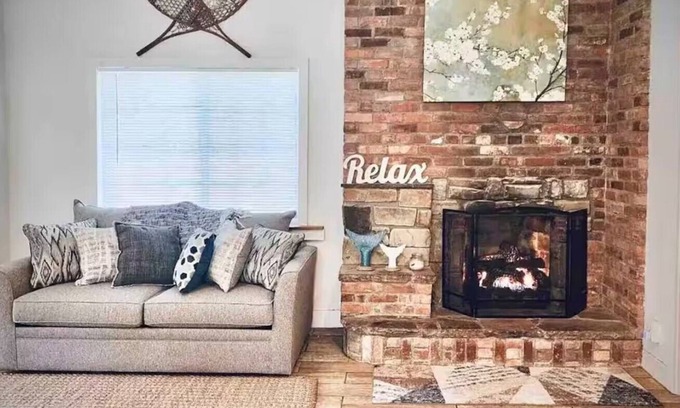 Town of Richmond House | Entire House with private lake access and hot tub!