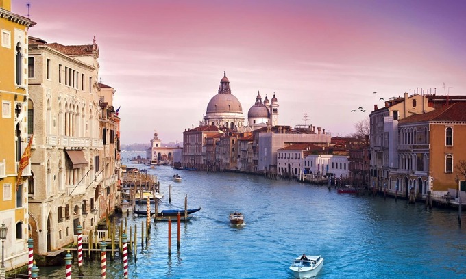 Cessalto Villa | Entire Luxury Villa in Prosecco Area Near Venice - Sleeps 14 - 16 FREE WIFI