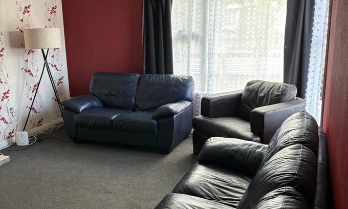 Palmerston North House | Entire Property 5 minutes to CitynPerfect for Staff, Families and Groups.n