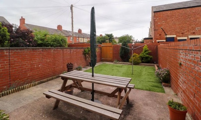 North Shore House | Entire Residential home 5 mins walk to the Beach