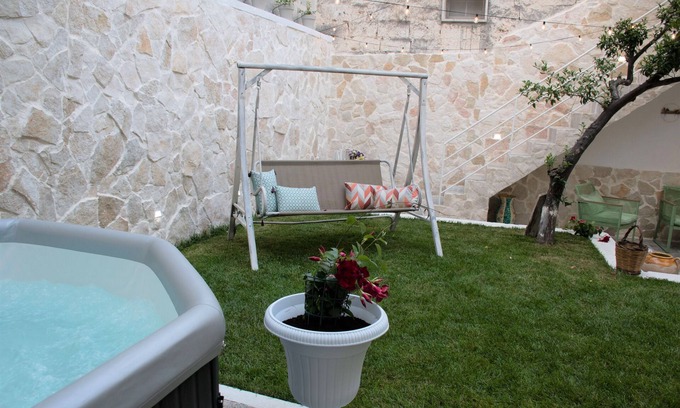 Novoli House | Entire structure consisting of 3 suites with private bath and garden with hydro bath