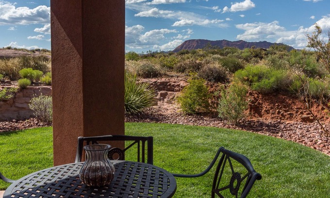 Santa Clara House | ENTRADA GATED STUNNING VIEWS Dog Friendly New Universal EV TESLA Charger