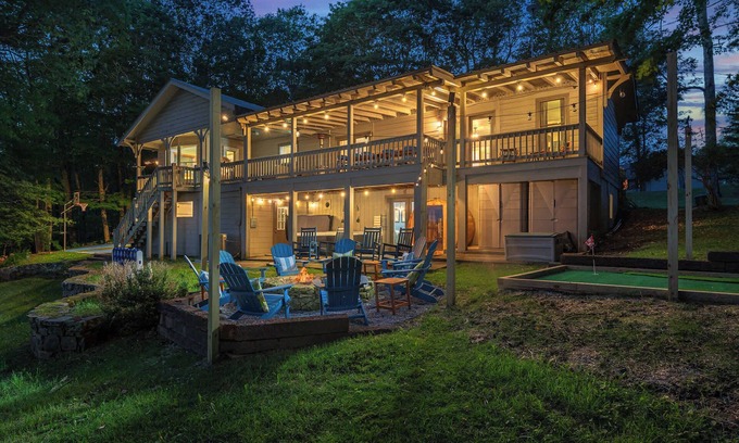 Wolf Laurel House | Epic Home Sleeps 20-Basketball Court-Hot Tub-Sauna