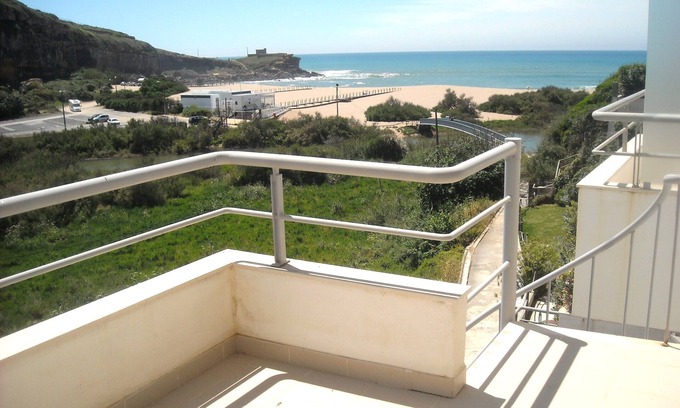 Ericeira Apartment | Ericeira - T2/T3 CHARMING APARTMENT WITH SEA VIEW AND UPON THE BEACH