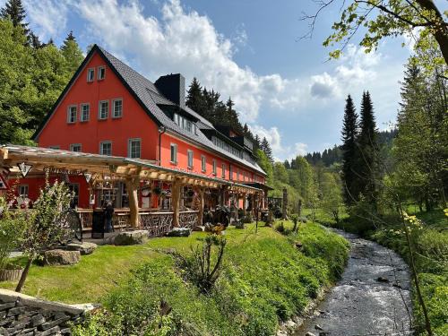 Baerenstein Hotel | Erlebnishotel & Restaurant Fichtenhäusel am Pöhlagrund