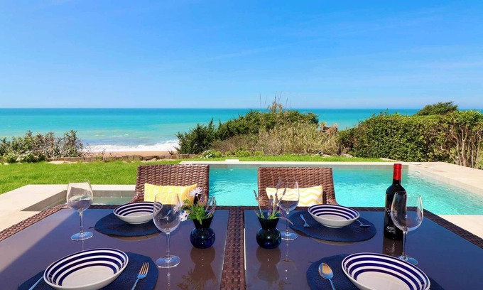 Cabo Roche House | Erste Meeres Linie Ferienhaus mit Garten, Pool und Privatem Strandzugang