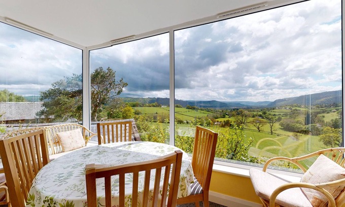 Conwy Cottage | Eryl - Three Bedroom Cottage, Sleeps 5