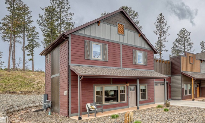Rockerville Condo | Escape to a peaceful country retreat just 8 minutes from iconic Mt. Rushmore. Our modern 2-bedroom home comfortably sleeps six and gives you quick access to the best of the Black Hills, Crazy Horse Memorial, Custer State Park, and the Badlands.