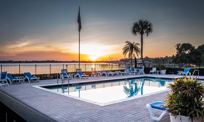 Jupiter House | Escape to Paradise at Jupiter waterfront townhome at Jupiter Plantation