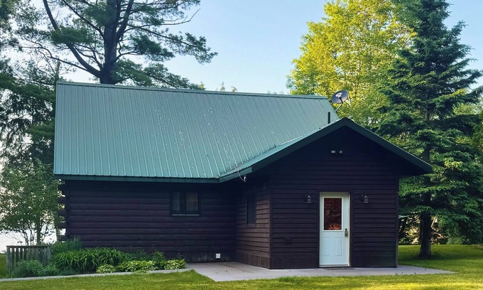 L'Anse Cabin | Escape to this peaceful cabin, perfectly situated directly on Huron Bay!