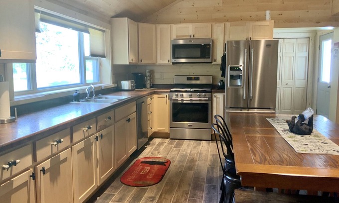 Crivitz Cabin | Escape, Unplug & Relax! Direct access to ATV trails! Book your getaway now!