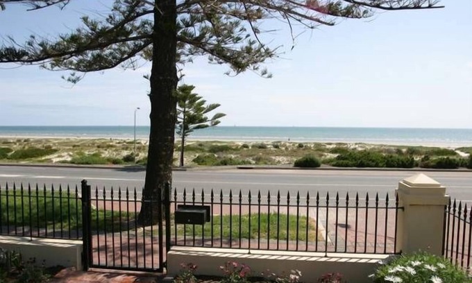 Semaphore House | Esplanade Beach House with beautiful sea views