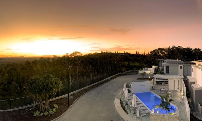Peregian Beach House | Essence Peregian Beach Resort - Saltbush 5 Bedroom Luxury Home