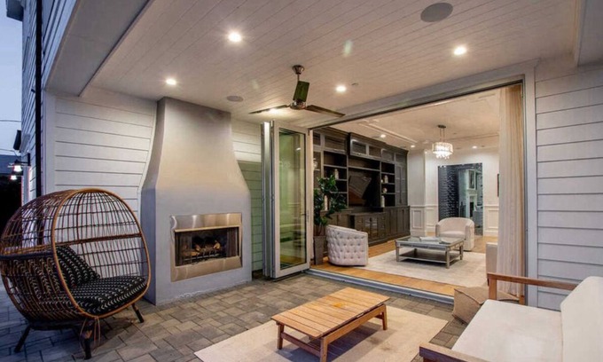 Tarzana House | Estate with 5 bedrooms in charming Tarzana Los Angeles