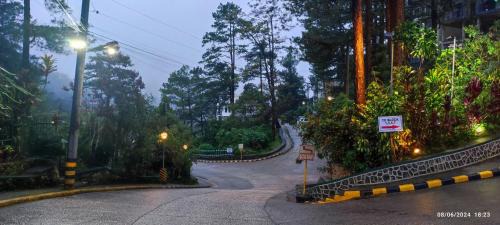 Baguio Apartment | EverGlades Balcony Suites Baguio - Patio Outdoor Dining Hangout 100SQM 3BR2CR