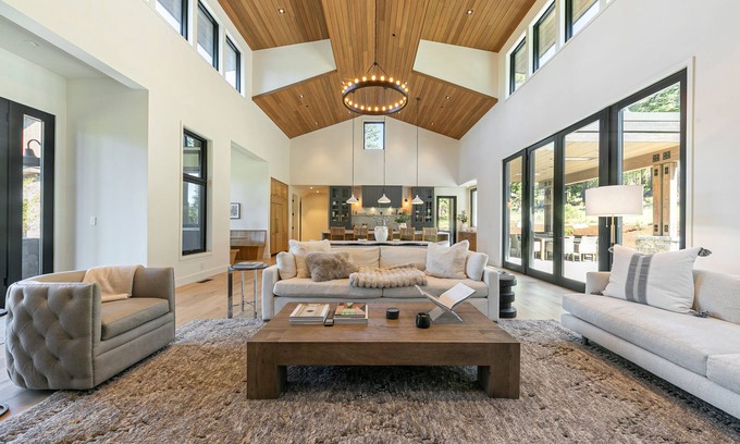 Truckee House | Everlasting at Martis Camp by Tahoe Getaways - 5BR Luxury Monthly Rental w Hot Tub & A/C