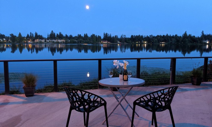 Silver Lake House | Excape to the lake! Just 20 Miles to Seattle- Fresh Remodel
