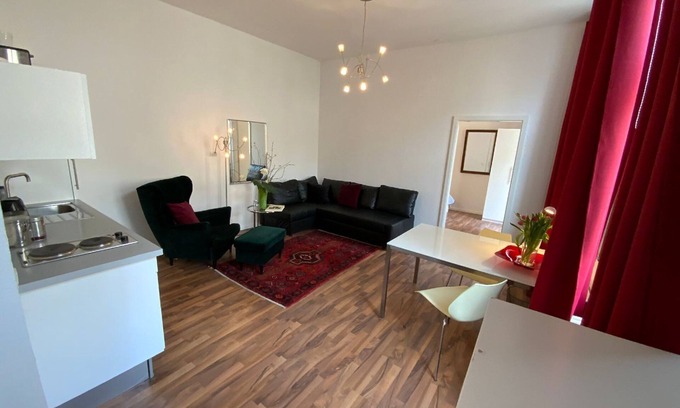 Mitte Apartment | Excellently located 2-room apartment with balcony and high-speed internet in Mitte