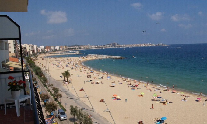 Sant Antoni de Calonge Apartment | Exceptional location, 1st line of the sea, 86m2 apartment with terrace