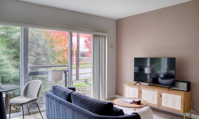 Interbay Apartment | Exceptional Interbay Jr 1BR w/Lounge, nr Coffee & Bars, by Blueground