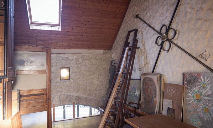 Weibern House | Exceptional old barn converted by an artist