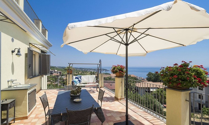 Aci Trezza Apartment | Exceptionally panoramic apartment-suite