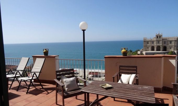 Tropea Apartment | Exclusive Apartment in the old town overlooking the sea with private parking