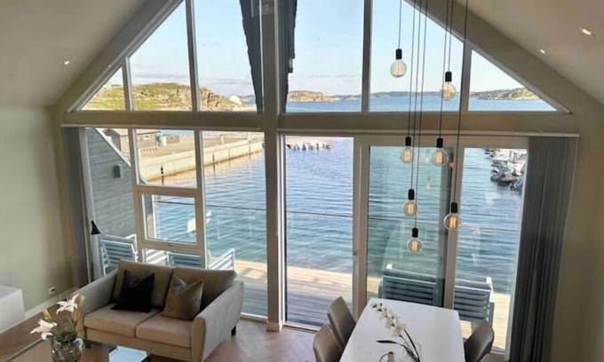 Steinsland Apartment | Exclusive fjord suite with beach access