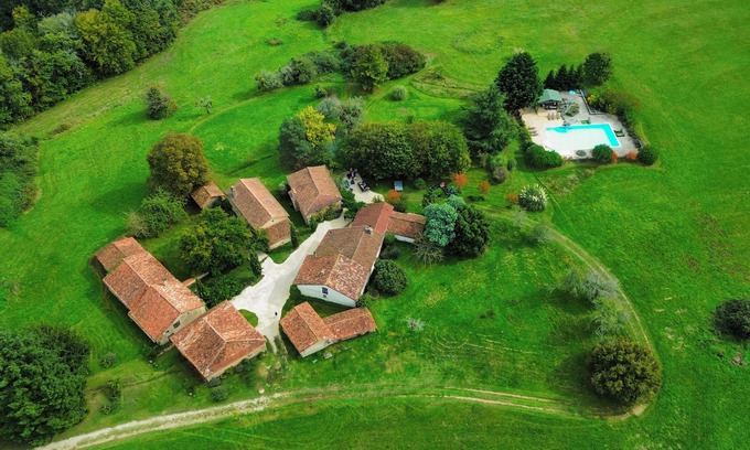 Vergt Cottage | Exclusive Hamlet and XXL Pool