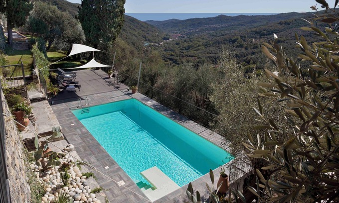 Praelo House | Exclusive mansion with pool in panoramic position