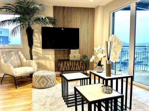 Grangetown Apartment | Exclusive Marina View Apartment Free Parking