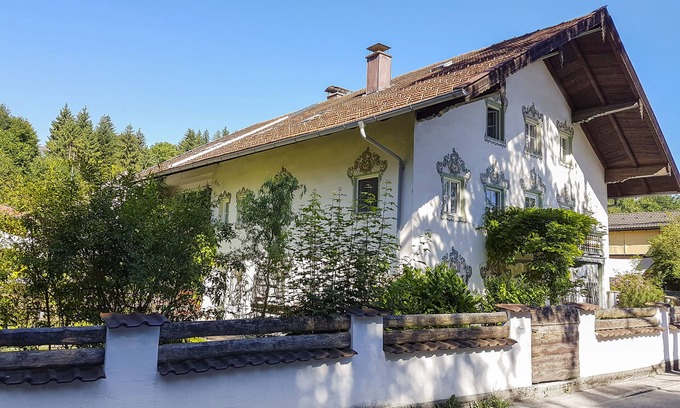 Traunstein Apartment | Exclusive vacation in the historic building in Chiemgau