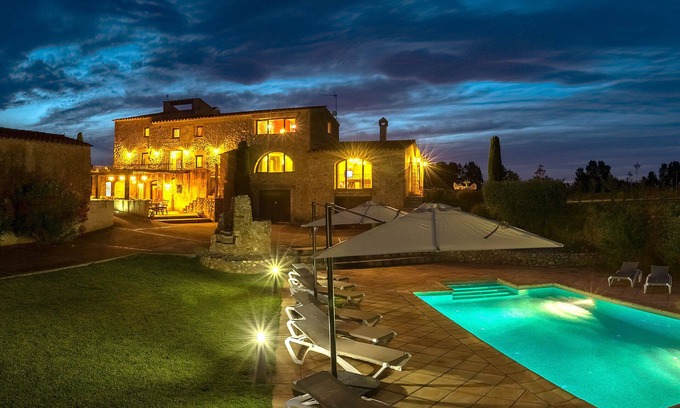 Palau de Santa Eulalia Cottage | Exclusive villa with pool, barbecue and near the river. Ideal for families