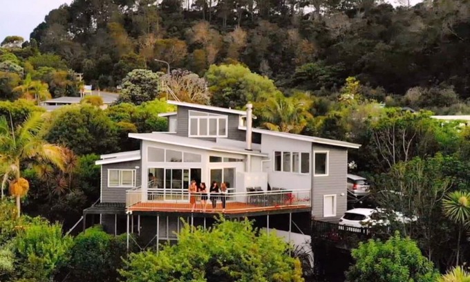 Coopers Beach Apartment | Executive Accommodation with World Class Views