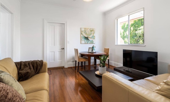 Ashfield Apartment | Executive Esperanza Stay in a Victorian Manor