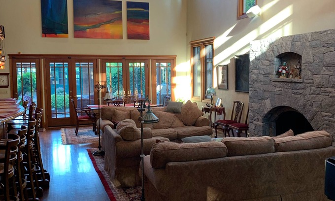 Amazon House | Executive home one block from the University. Two blocks from Hayward field.