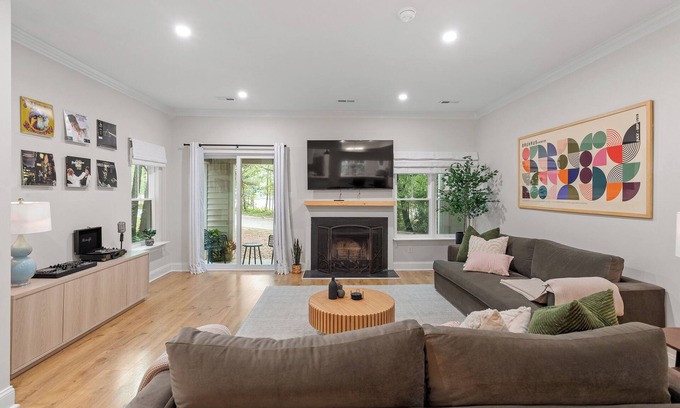 Southwest Raleigh Condo | Executive North Raleigh Oasis - Premium 2BR
