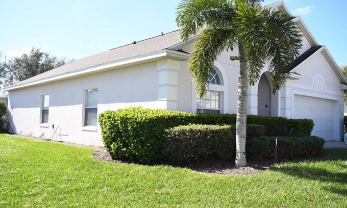 Sunrise Lakes Villa | Executive Orlando 4 Bed/3 bath (2 ensuite) Pool/Spa Home (4H049)
