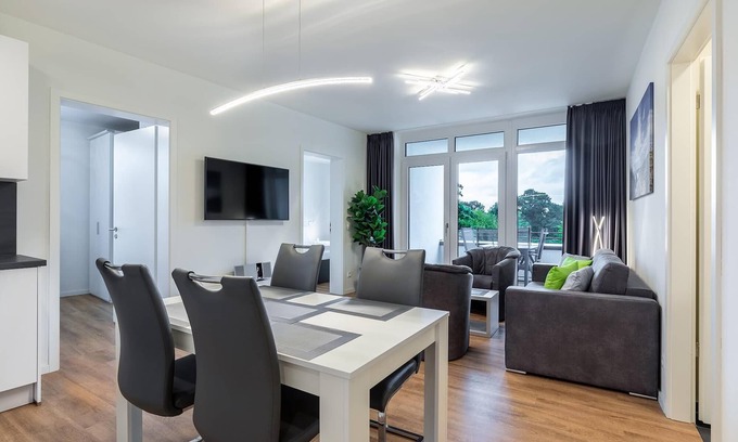 Alt-Travemunde/Ronnau Apartment | Exklusives Apartment mit Loggia und Zwei Badezimmern, Direkt am Park Gelegen