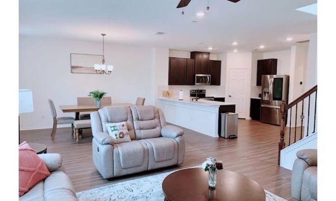Georgetown House | Experience fun at Kalahari, just a 15-min drive away