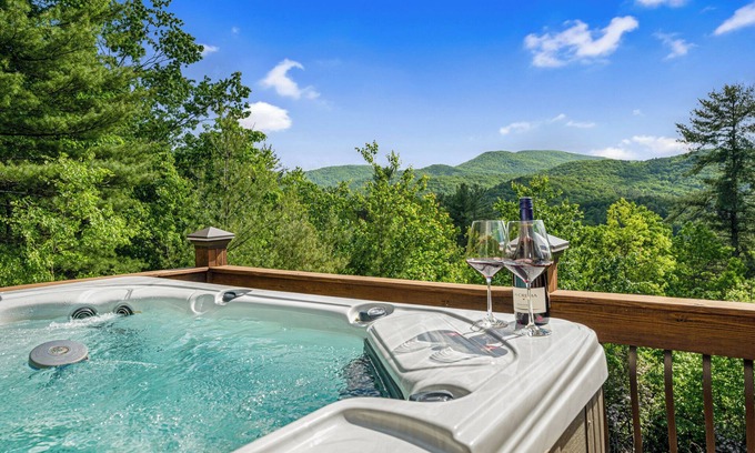 Cherry Log Cabin | Experience Green Peaks Retreat, Epic Mtn Views, Sauna, Hot-Tub, Fire-Pit, Games