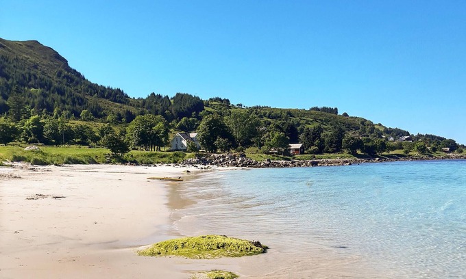 Haram House | Experience island idyll and the mountain Goaldet on Lepsøya