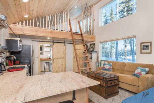 Badger Ski Chalet | Experience Lakeside Cabin Living in North Pole, AK