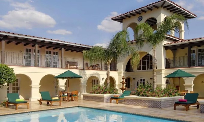 Western Division House | Experience Laredo in 2 Units w/Garden Pool, Vibrant Dining Scene & City Sites