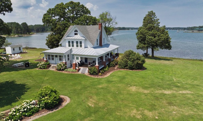 Bohannon House | Experience the Best of Mathews Riverfront Living here at Mariner's Legacy!